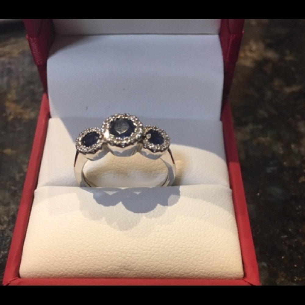 EFFY 14k GOLD THREE STONE SAPPHIRE RING SIZE 7